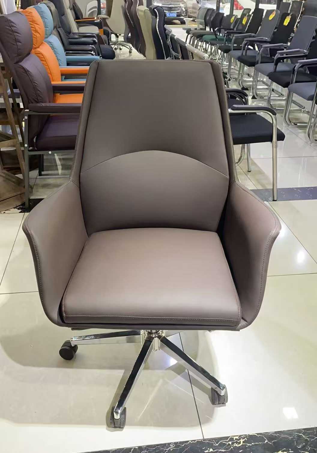 Modern minimalist style high-end office chair