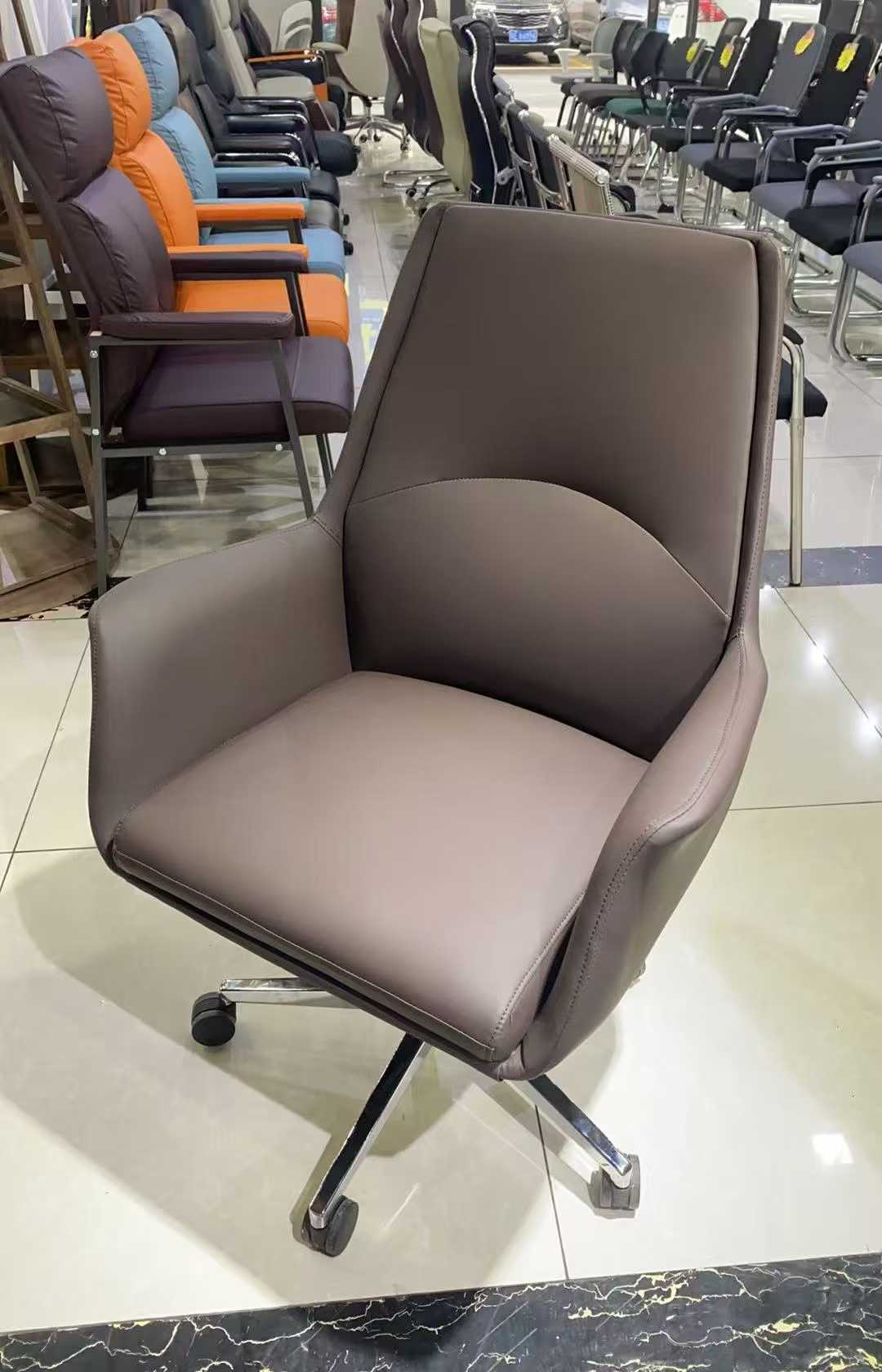 Modern minimalist style high-end office chair